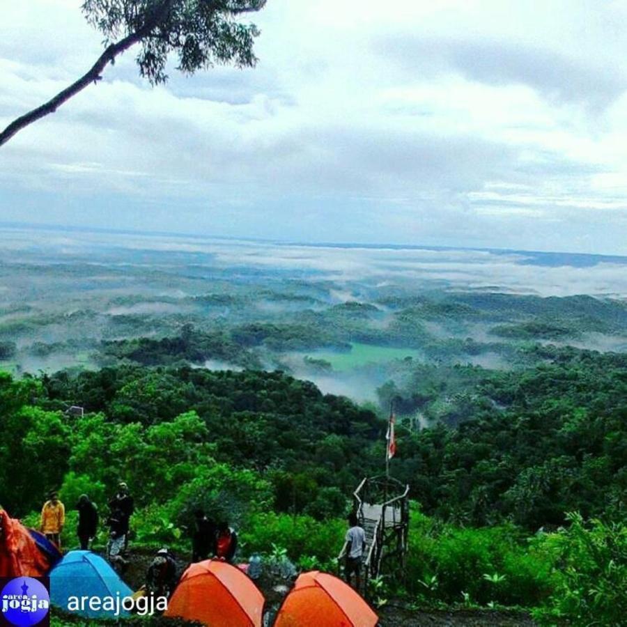 Seribu Batu Songgo Langit Resort & Camp Бантул Экстерьер фото