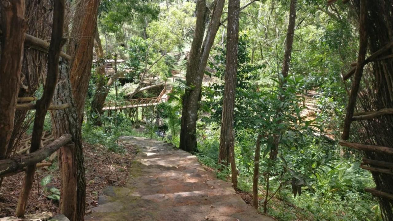 Seribu Batu Songgo Langit Resort & Camp Бантул Экстерьер фото