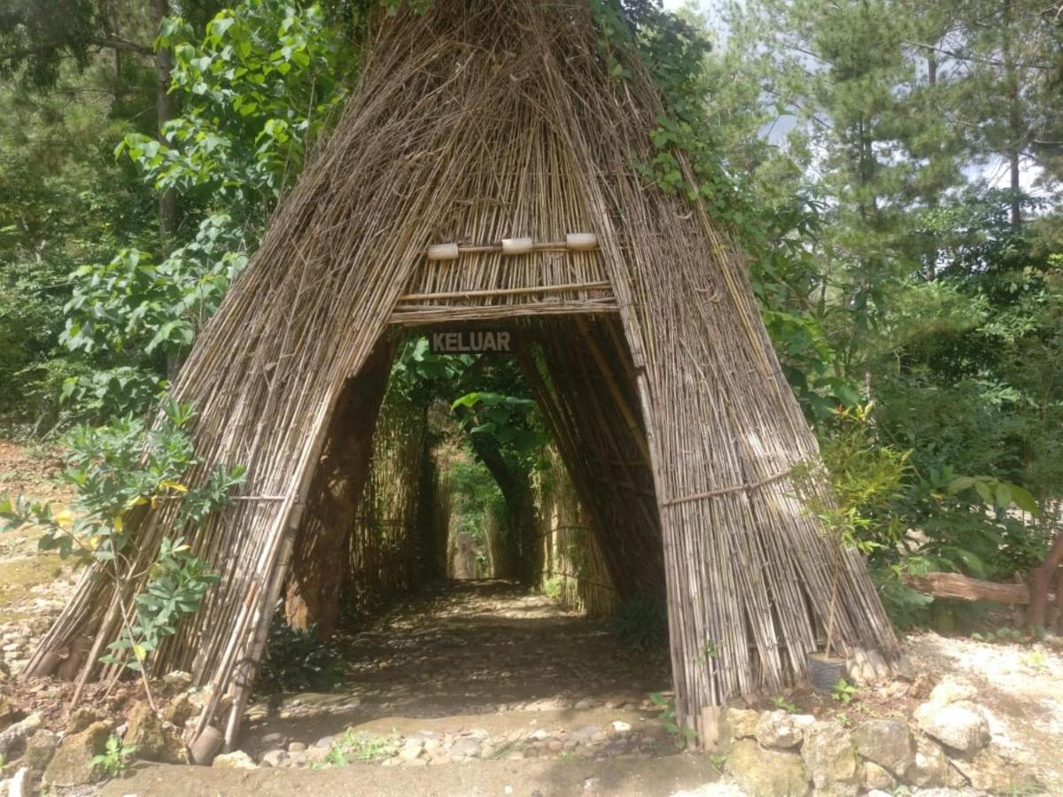 Seribu Batu Songgo Langit Resort & Camp Бантул Экстерьер фото