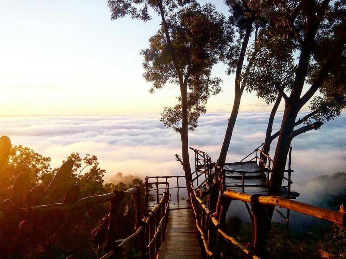 Seribu Batu Songgo Langit Resort & Camp Бантул Экстерьер фото