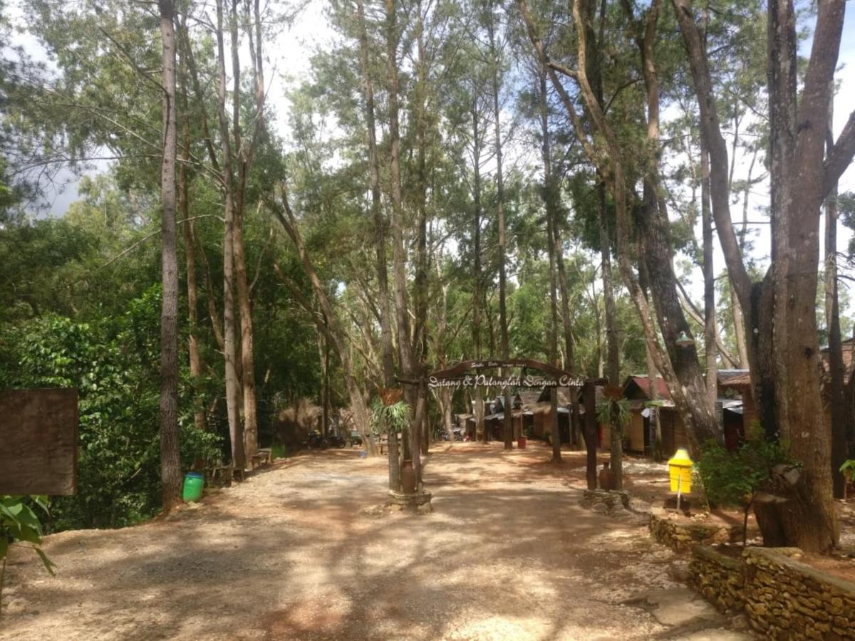 Seribu Batu Songgo Langit Resort & Camp Бантул Экстерьер фото