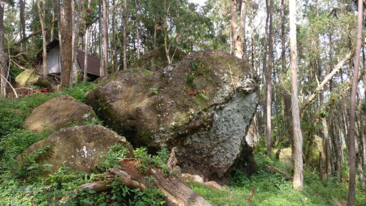 Seribu Batu Songgo Langit Resort & Camp Бантул Экстерьер фото